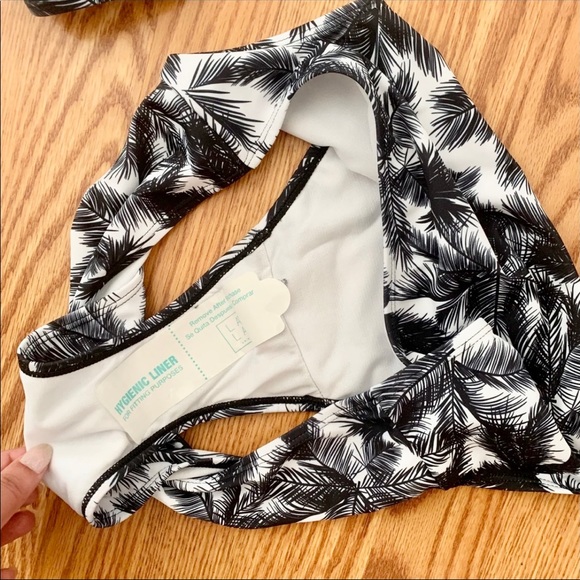 Leaf Print Bikini Set - Picture 5 of 6